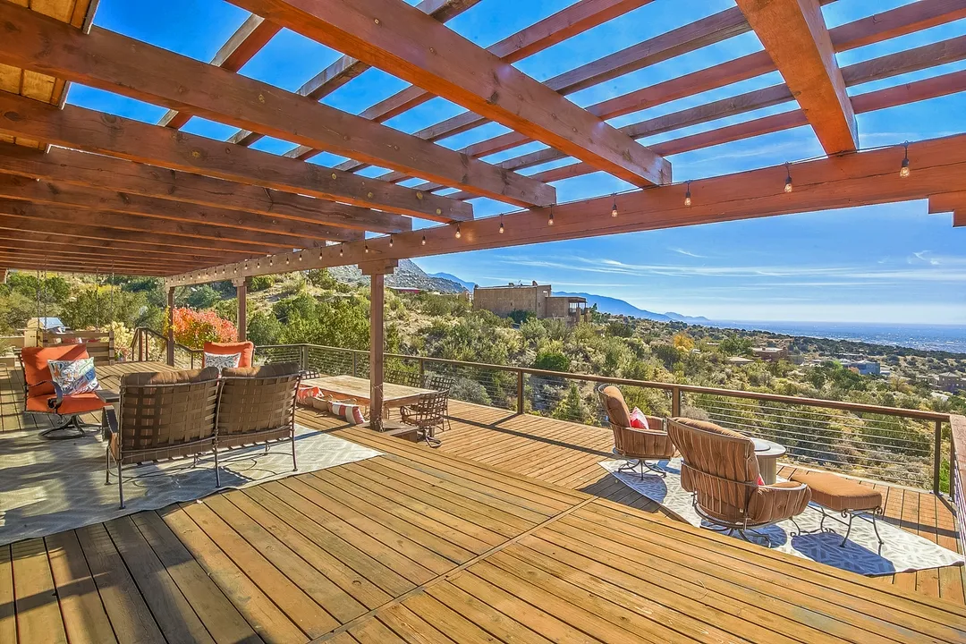 Harvey Residence - Exteriors - The Best Views
