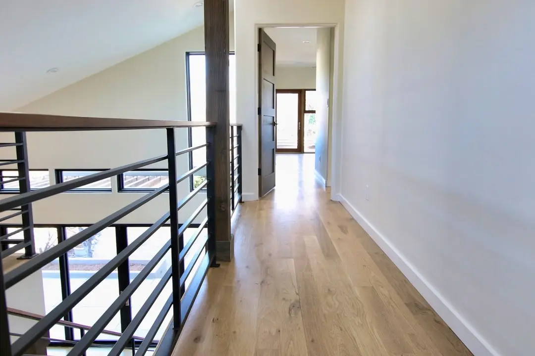Kraii Residence - Interiors - Custom Accents