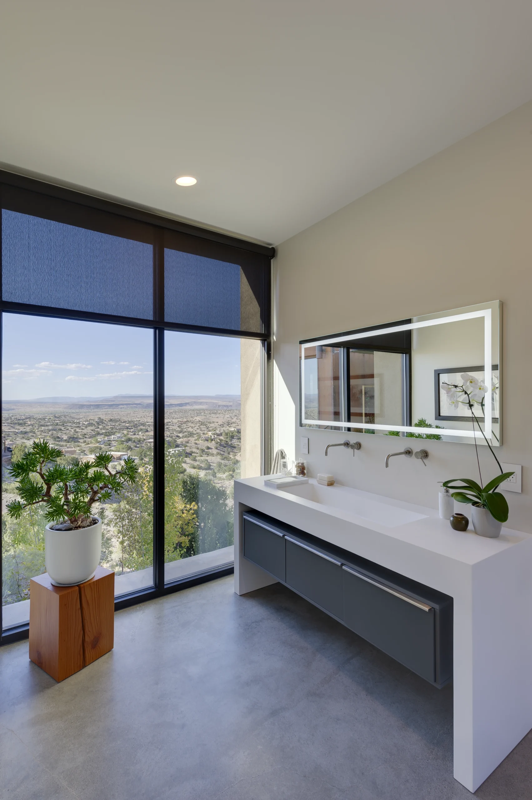Modern bathroom that overlooks the beautiful desert in the background
