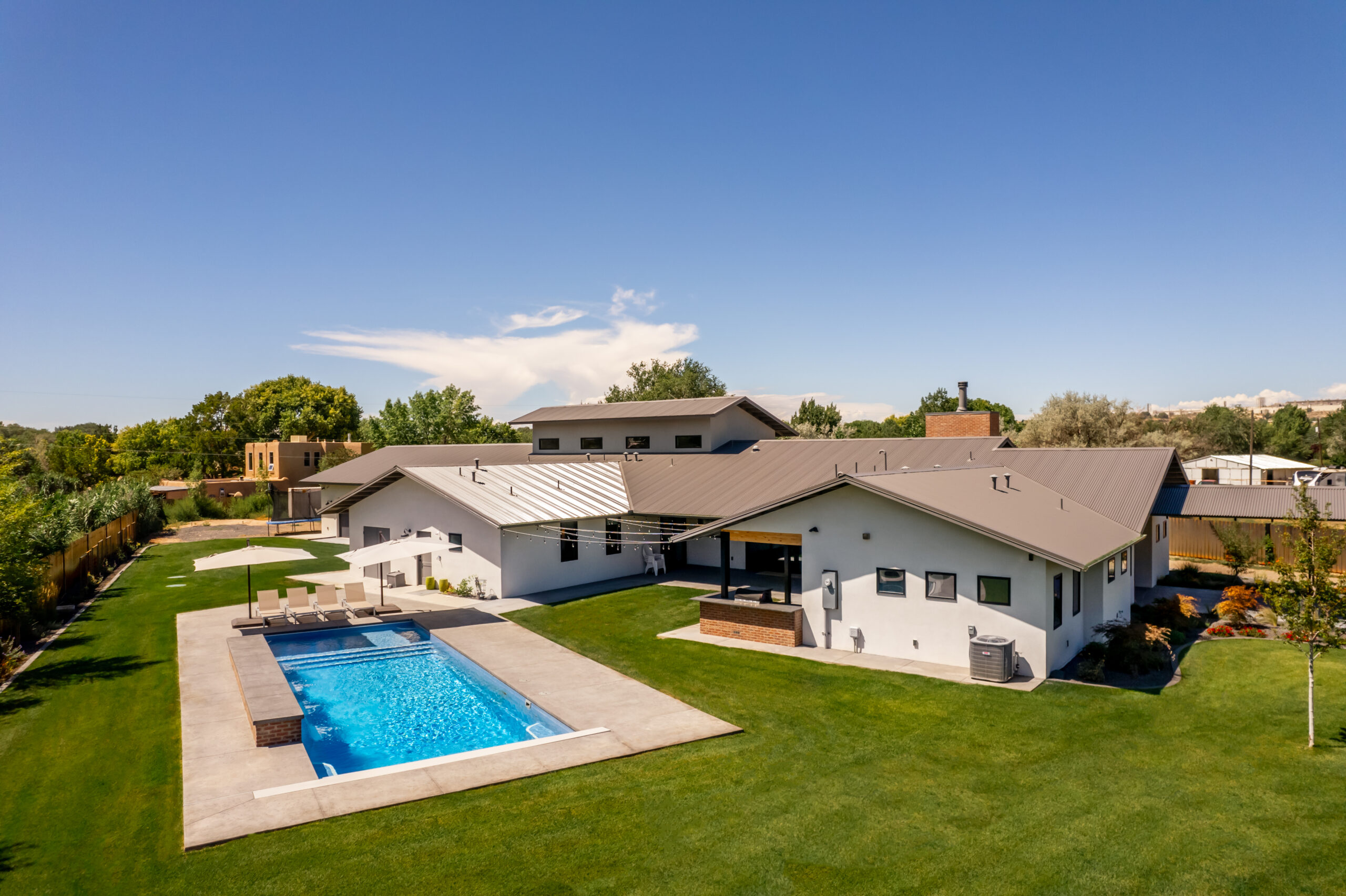 Poper Residence - Exterior - Backyard